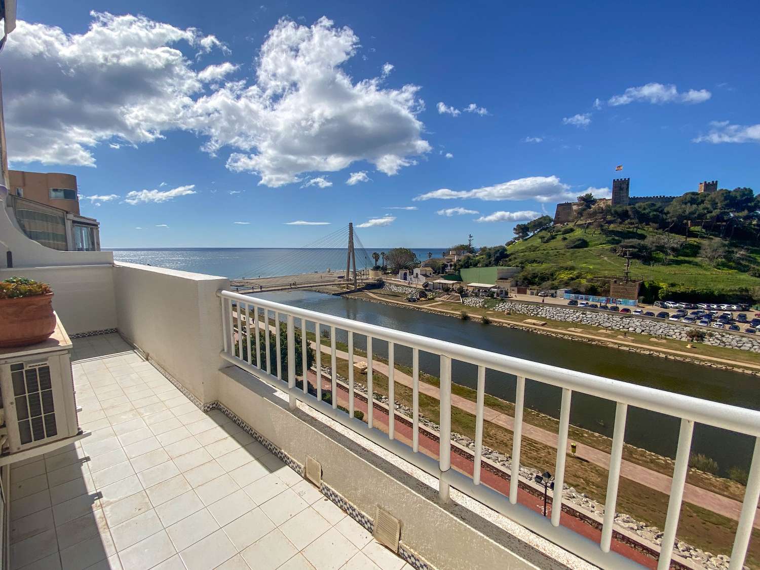 Duplex in Penthouse Astigi with views of the Sea and the castle
