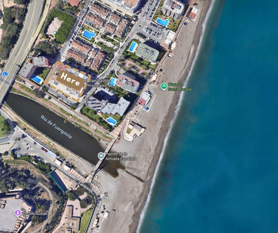 Great 3 bedroom apartment on the beach of Fuengirola, pool, air conditioning, wi-fi