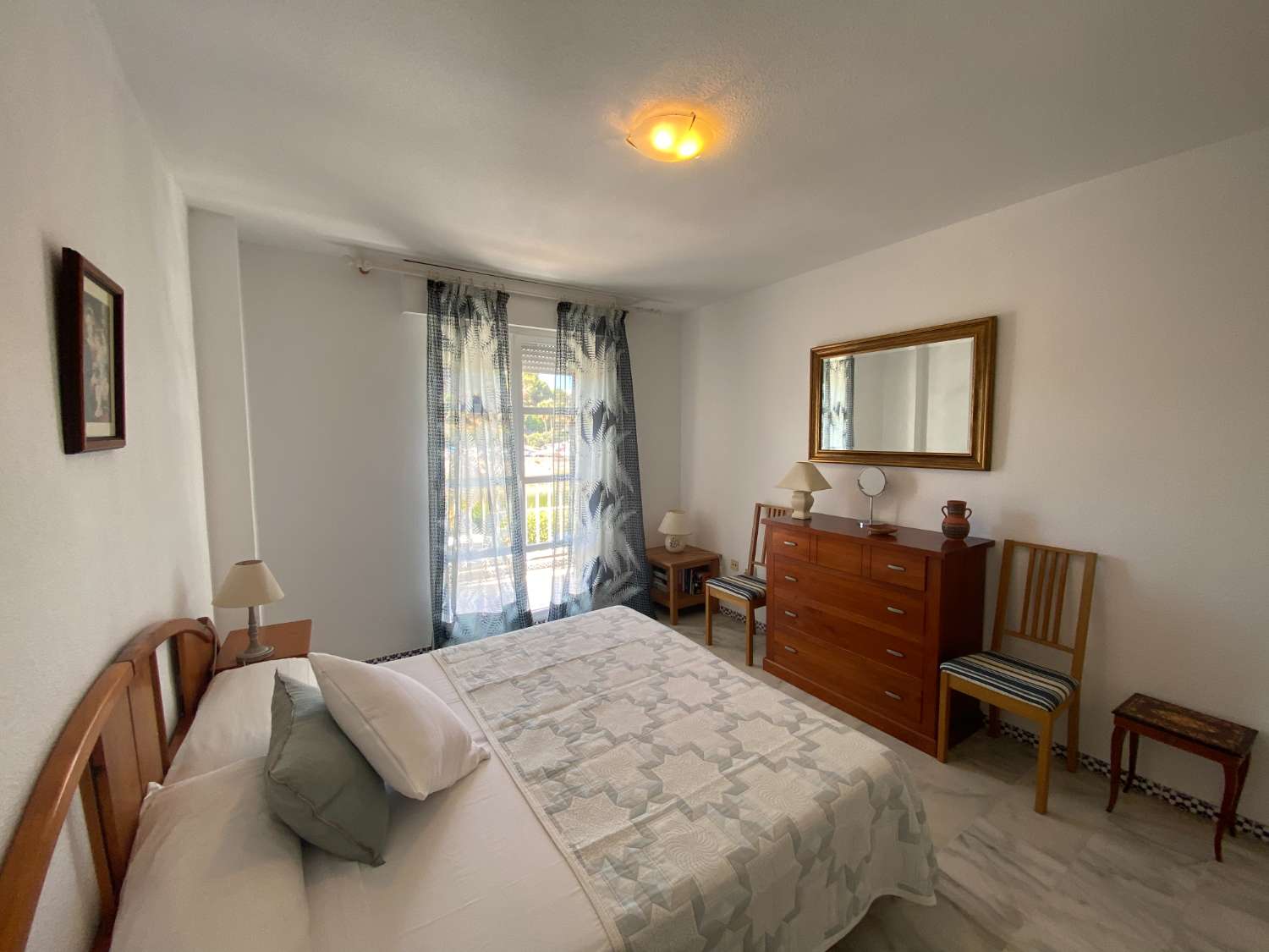 Erinomainen 2 makuuhuoneen huoneisto merinäköalalla Fuengirolassa
