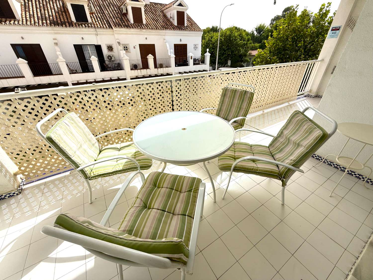 Flat with a swimming pool and terrace in Fuengirola, just a few metres from the sea