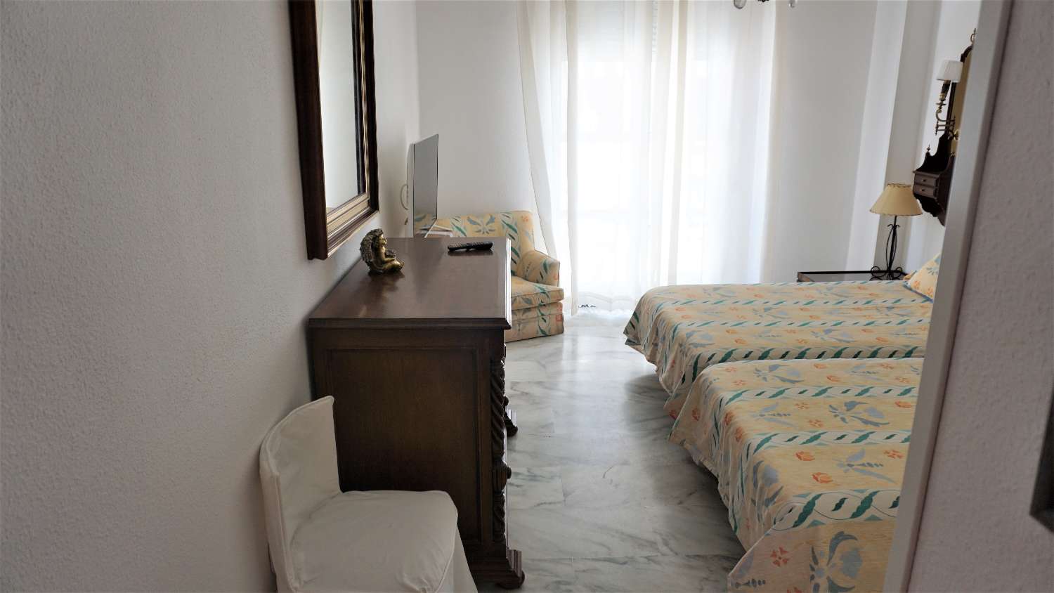 Flat with a swimming pool and terrace in Fuengirola, just a few metres from the sea