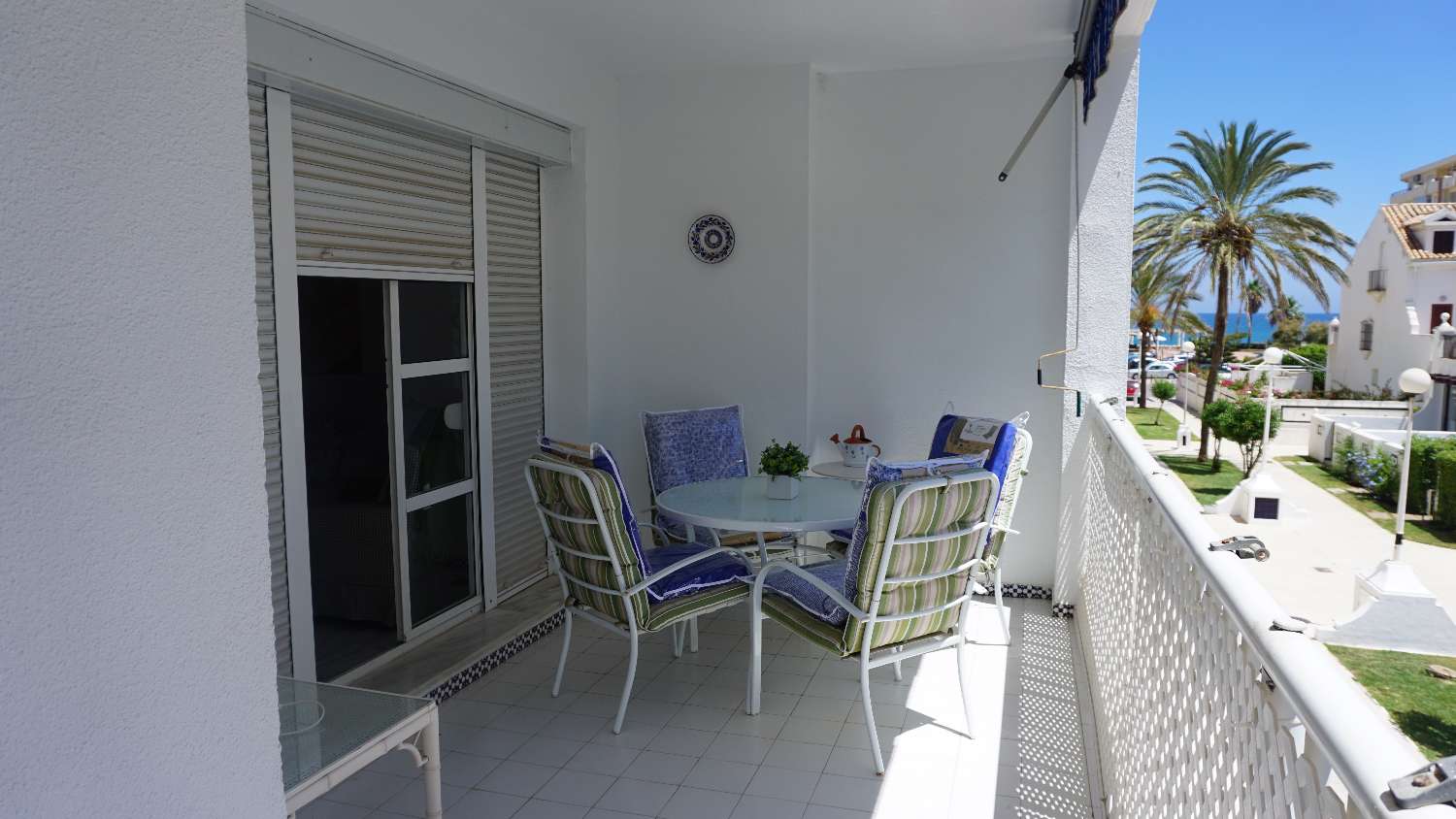 Flat with a swimming pool and terrace in Fuengirola, just a few metres from the sea