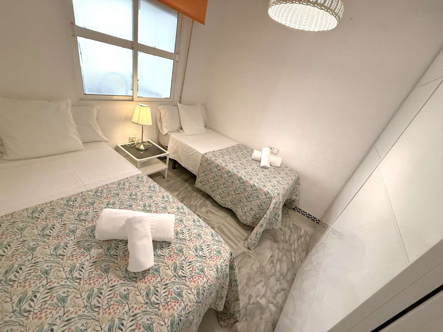 Flat with a swimming pool and terrace in Fuengirola, just a few metres from the sea