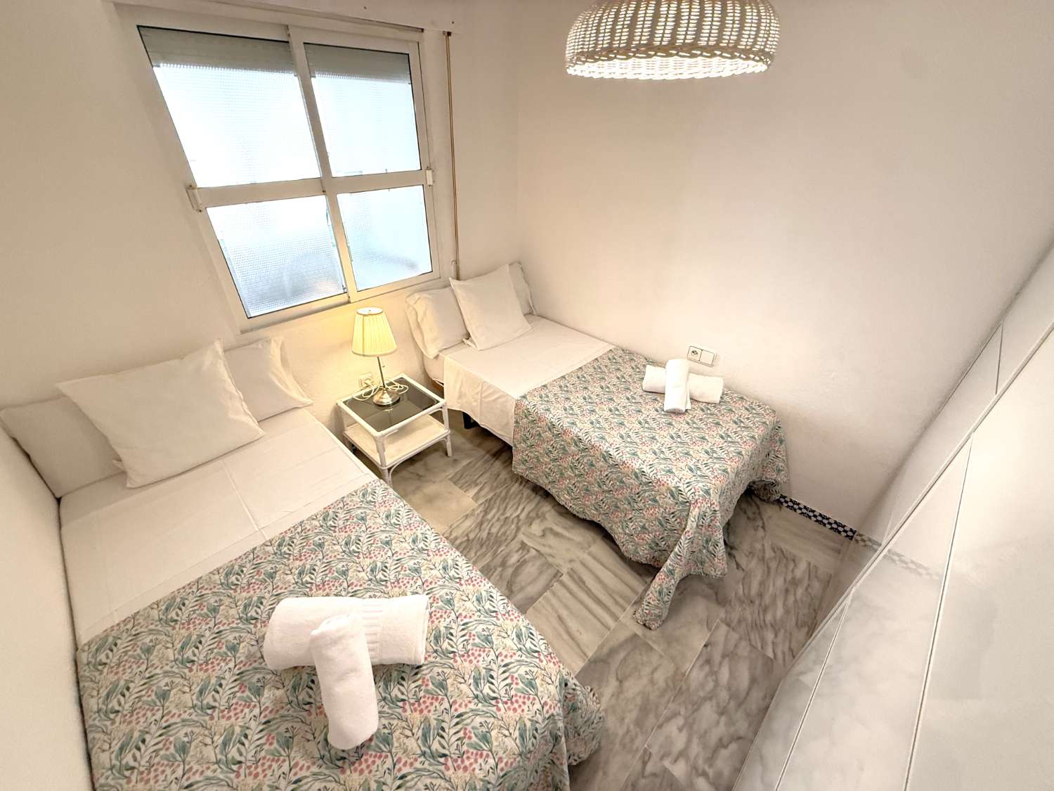 Flat with a swimming pool and terrace in Fuengirola, just a few metres from the sea