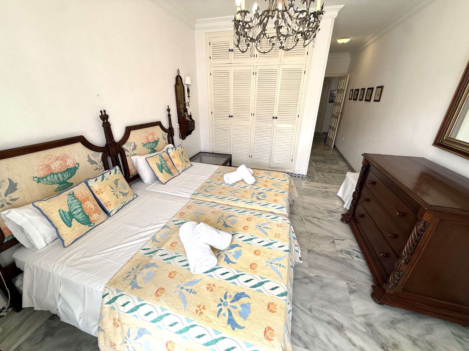 Flat with a swimming pool and terrace in Fuengirola, just a few metres from the sea