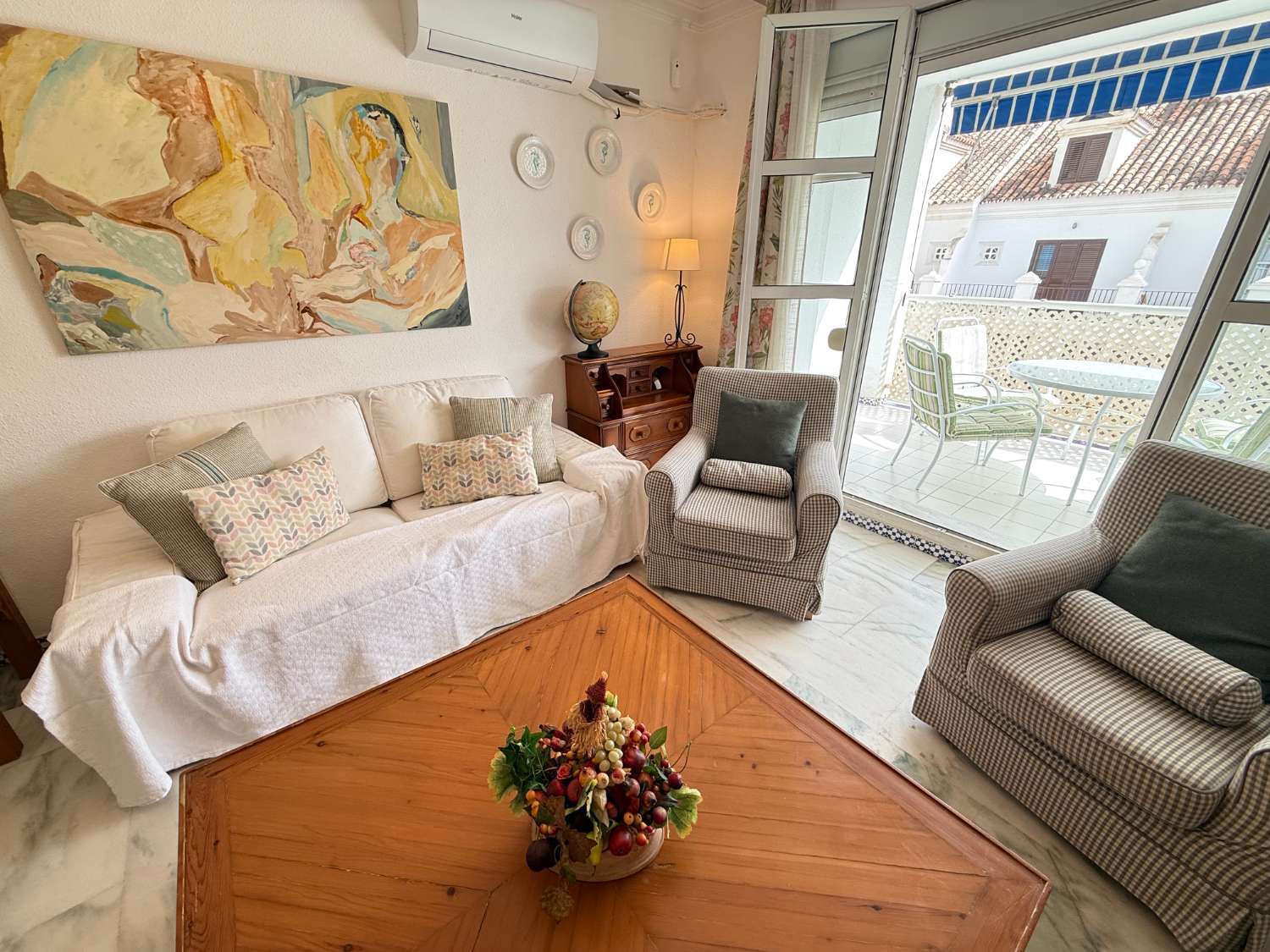 Flat with a swimming pool and terrace in Fuengirola, just a few metres from the sea