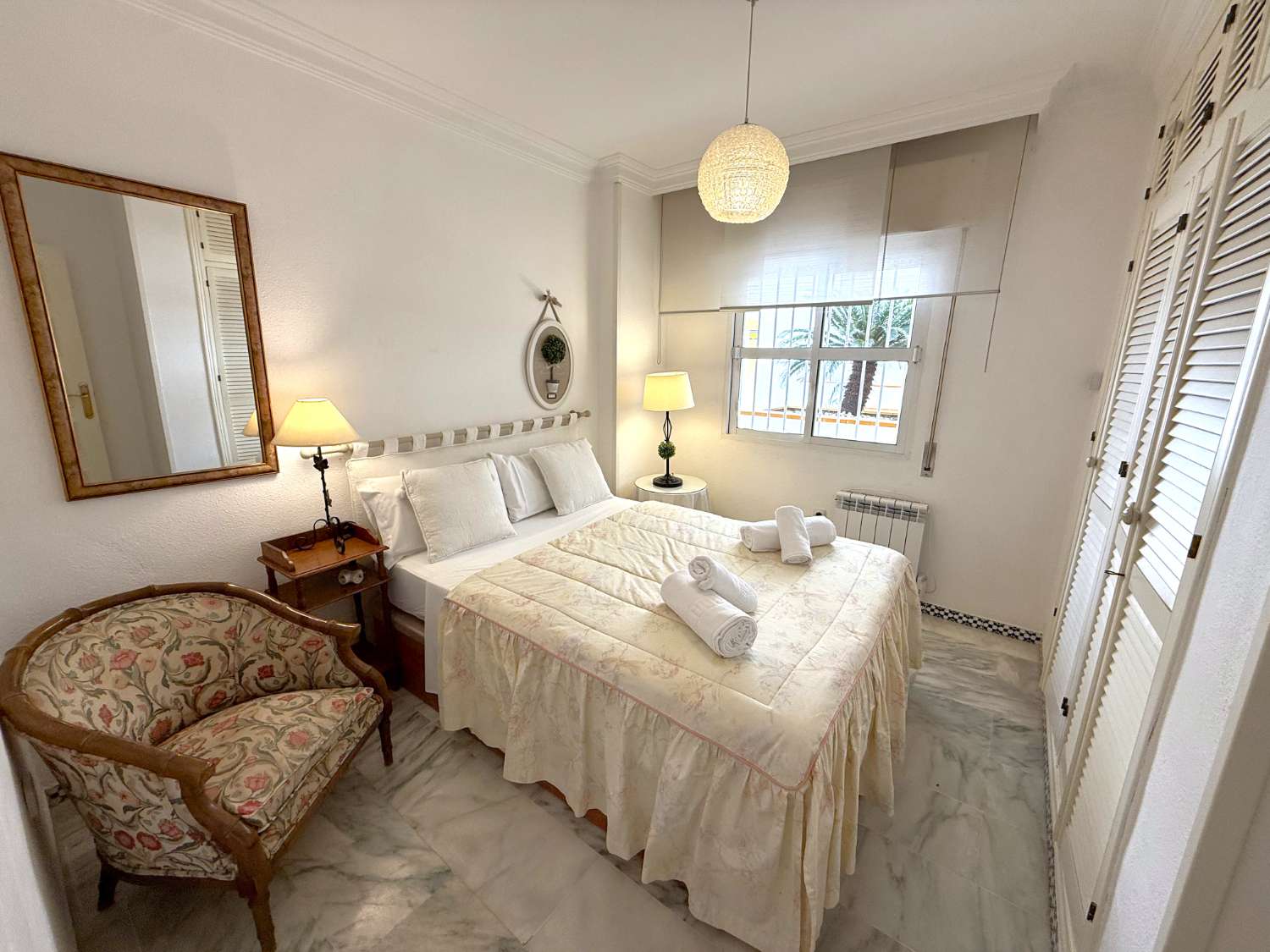 Flat with a swimming pool and terrace in Fuengirola, just a few metres from the sea