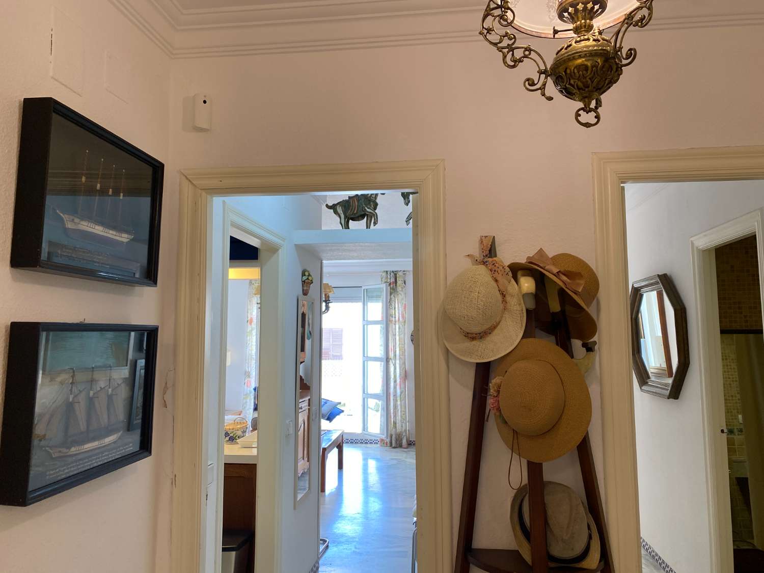 Flat with a swimming pool and terrace in Fuengirola, just a few metres from the sea