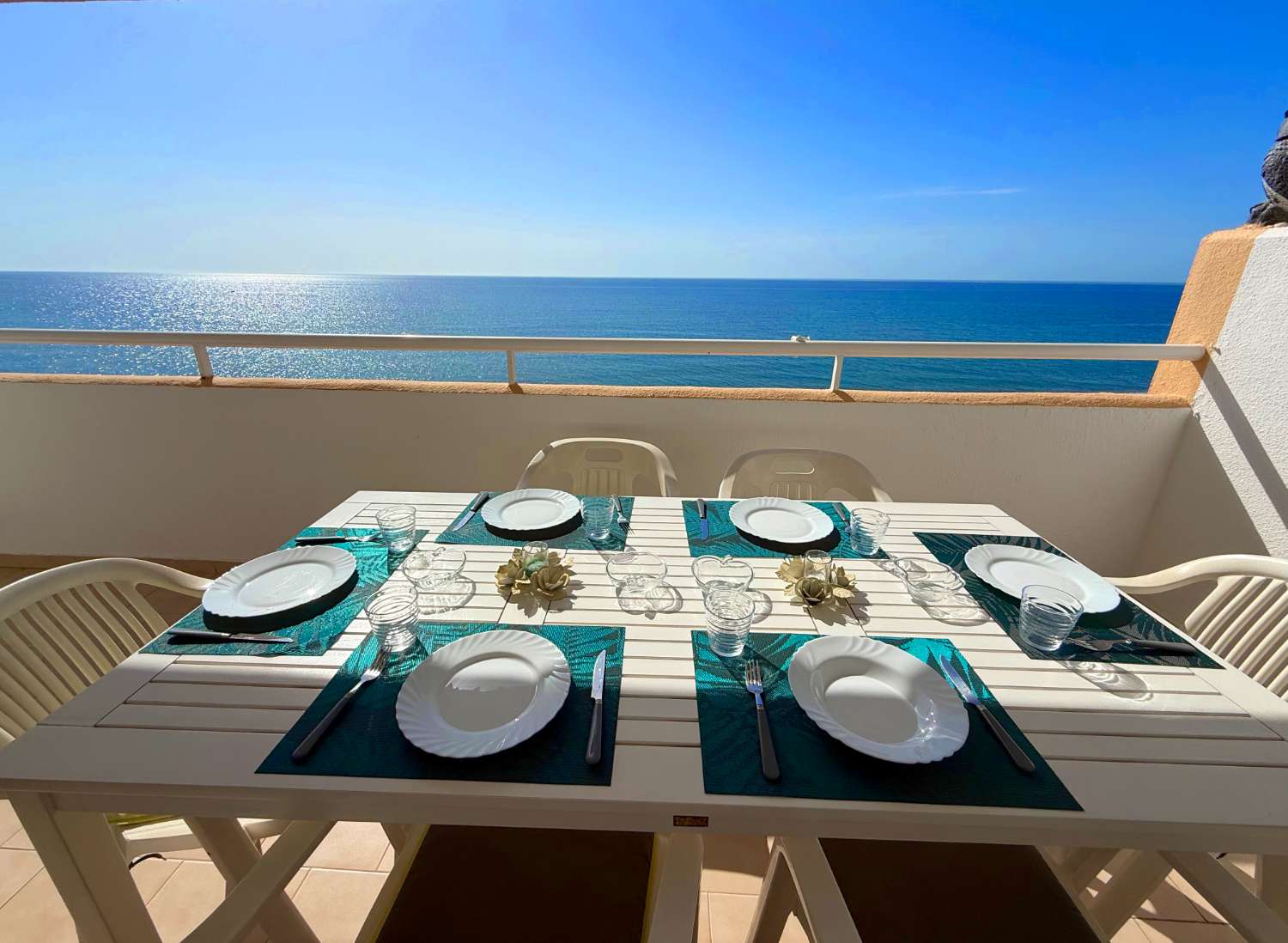 Beachfront, 2 makuuhuonetta, 2 kylpyhuonetta, Fuengirola