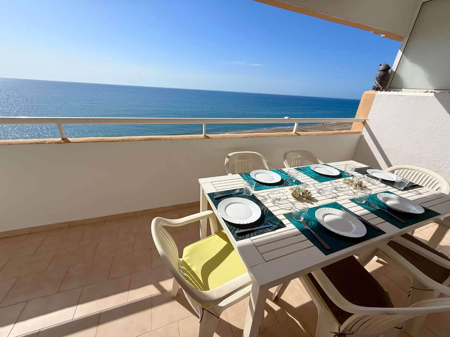 Beachfront, 2 makuuhuonetta, 2 kylpyhuonetta, Fuengirola