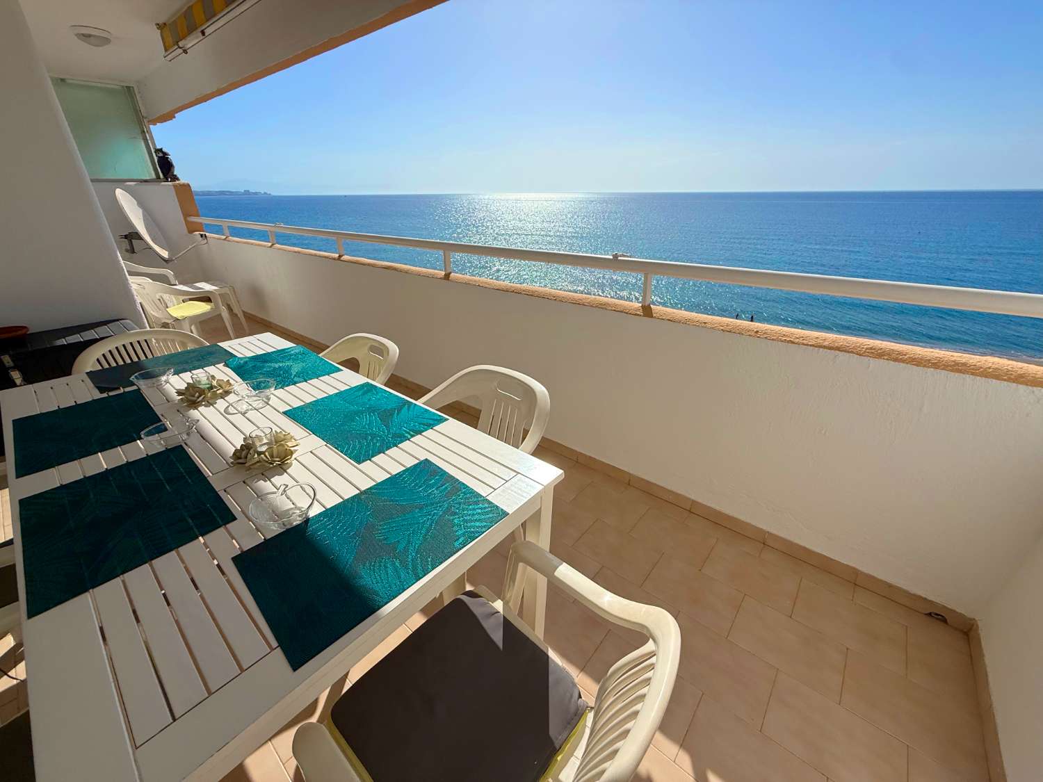 Beachfront, 2 makuuhuonetta, 2 kylpyhuonetta, Fuengirola