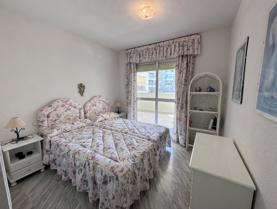 Piso luminoso con terraza, piscina y parking en Zona Sohail - Fuengirola