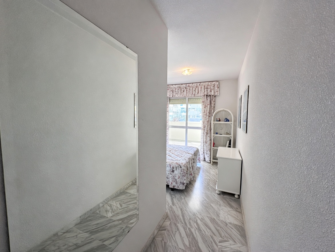 Piso luminoso con terraza, piscina y parking en Zona Sohail - Fuengirola
