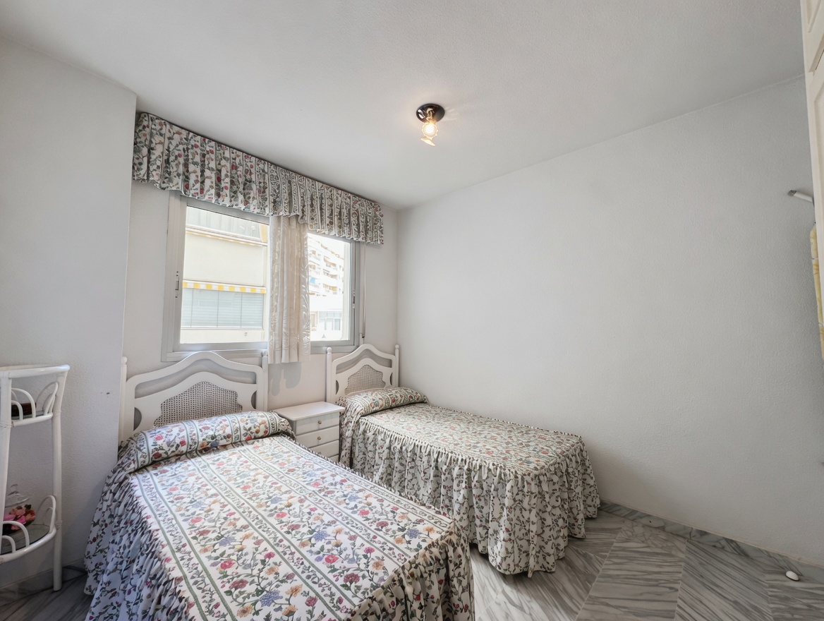 Piso luminoso con terraza, piscina y parking en Zona Sohail - Fuengirola
