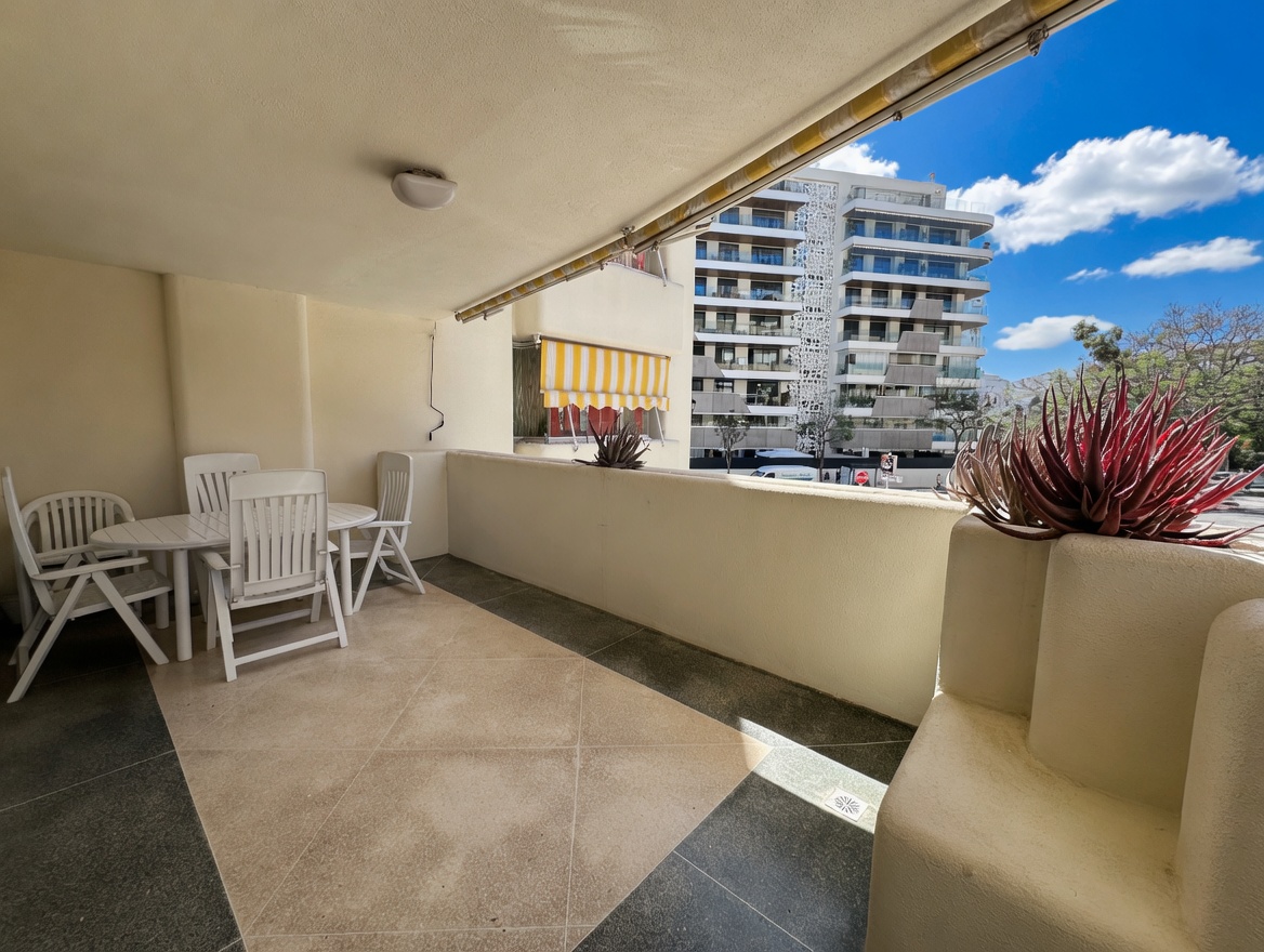 Piso luminoso con terraza, piscina y parking en Zona Sohail - Fuengirola