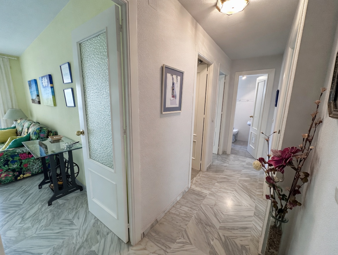 Piso luminoso con terraza, piscina y parking en Zona Sohail - Fuengirola