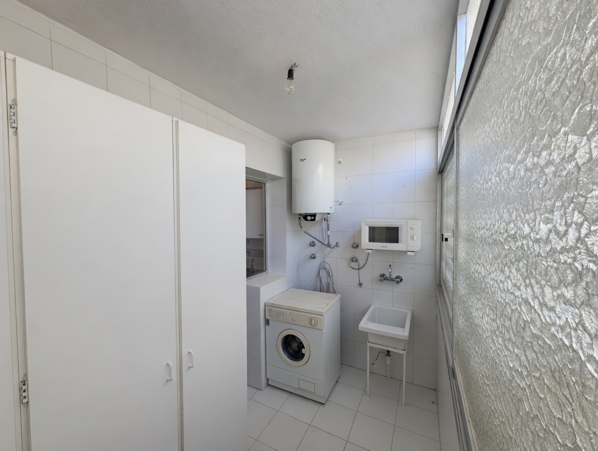 Piso luminoso con terraza, piscina y parking en Zona Sohail - Fuengirola