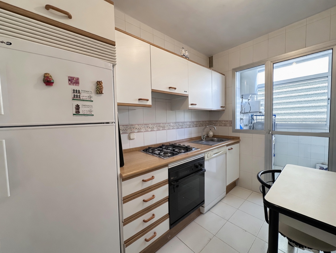 Piso luminoso con terraza, piscina y parking en Zona Sohail - Fuengirola