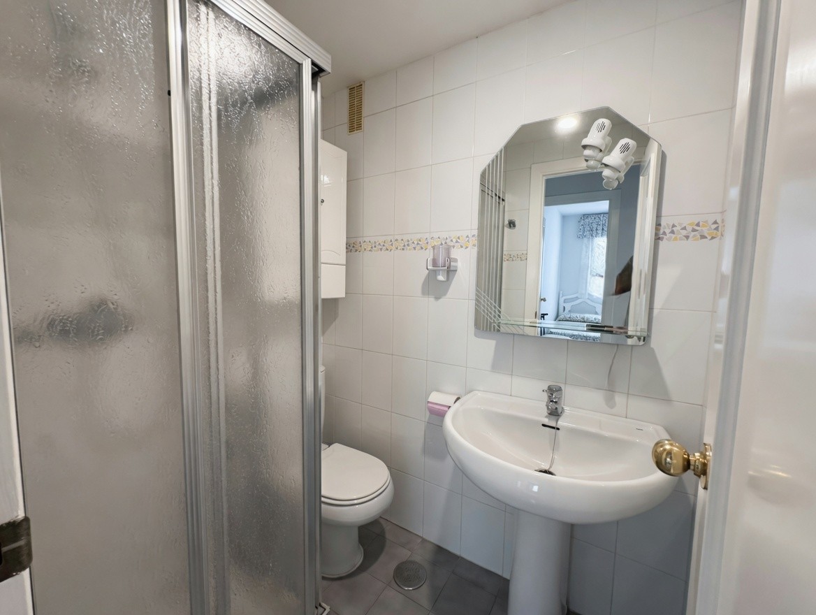 Piso luminoso con terraza, piscina y parking en Zona Sohail - Fuengirola