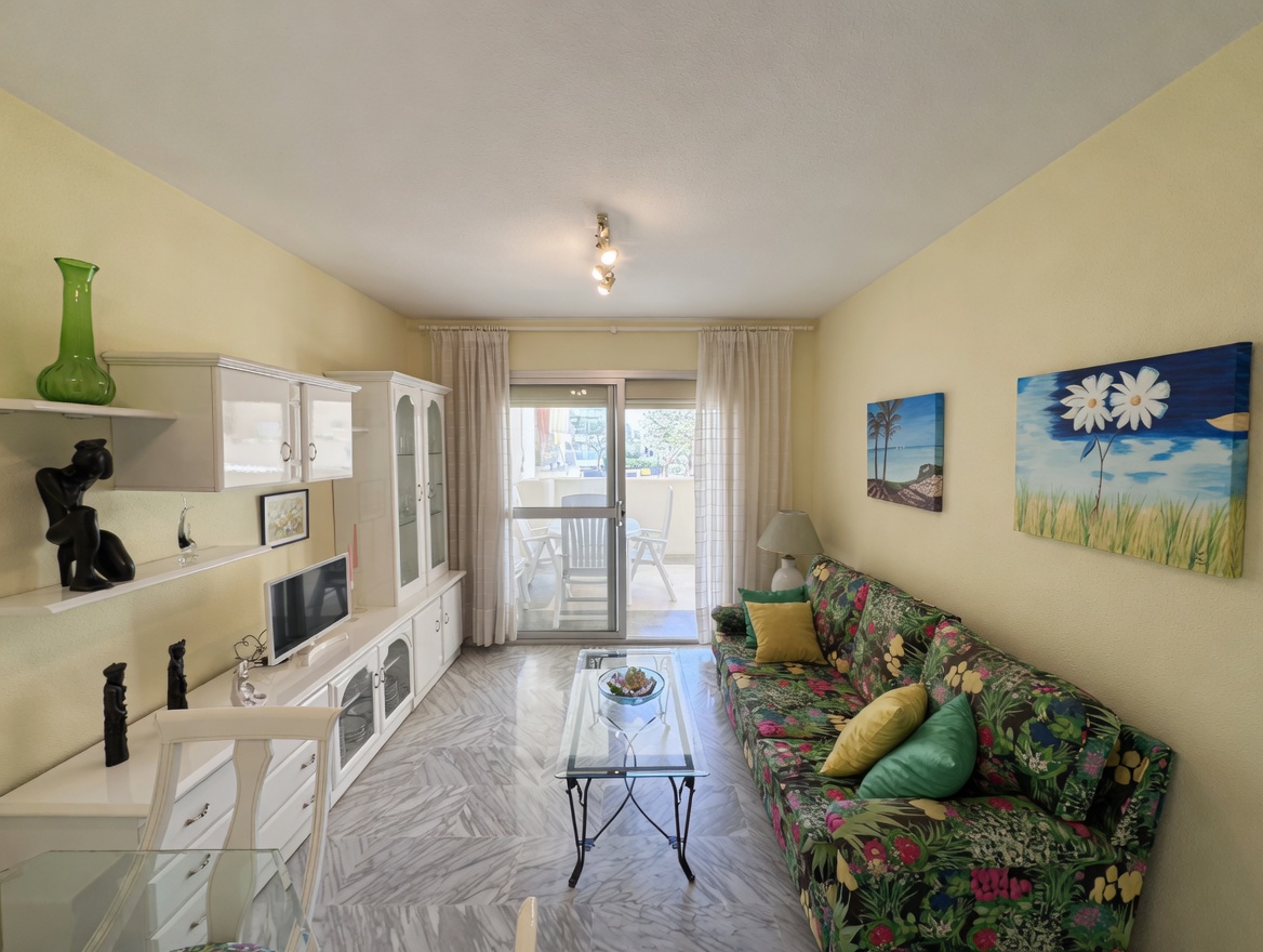 Piso luminoso con terraza, piscina y parking en Zona Sohail - Fuengirola