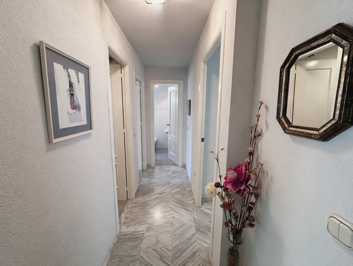 Piso luminoso con terraza, piscina y parking en Zona Sohail - Fuengirola