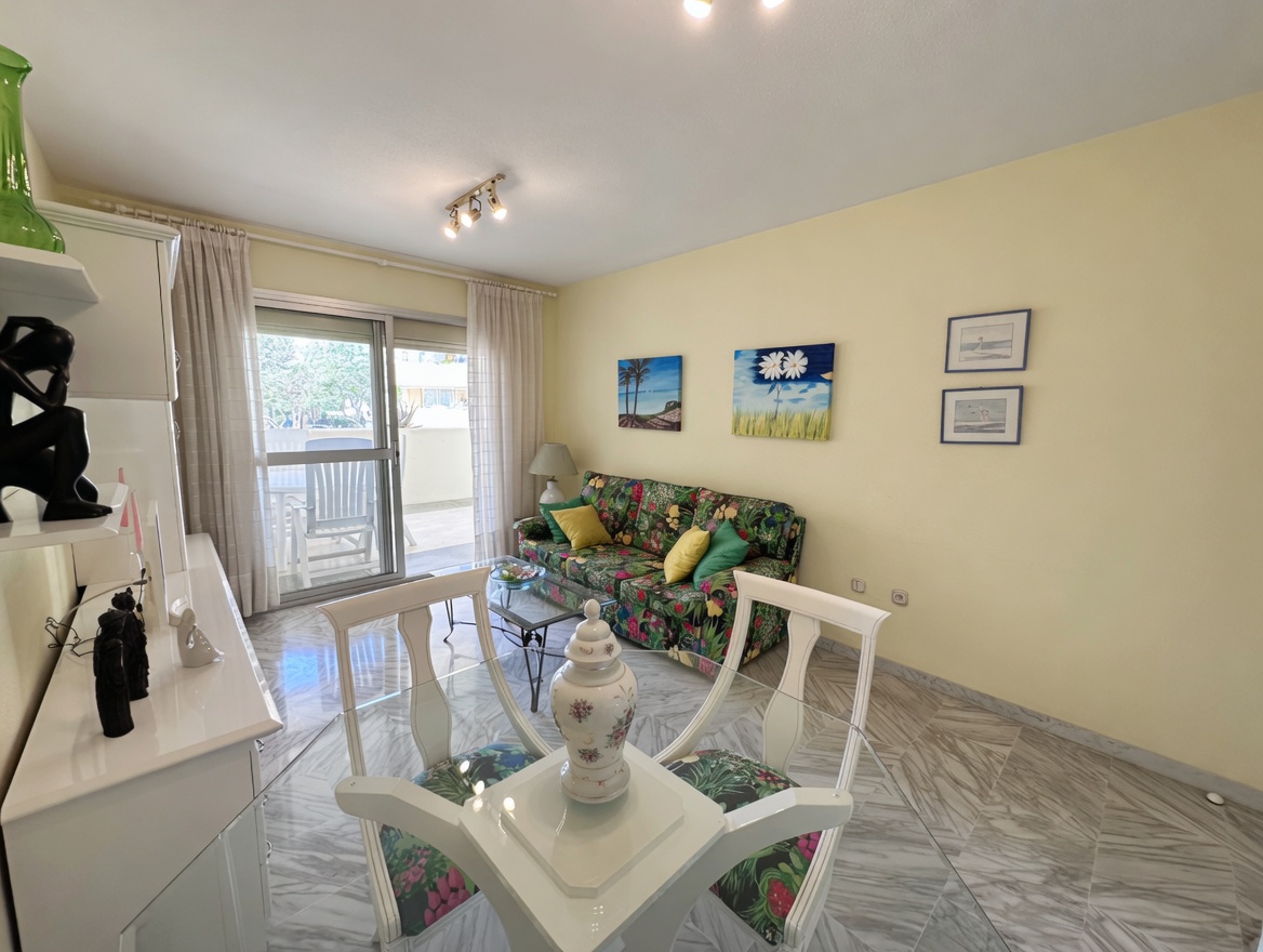Piso luminoso con terraza, piscina y parking en Zona Sohail - Fuengirola