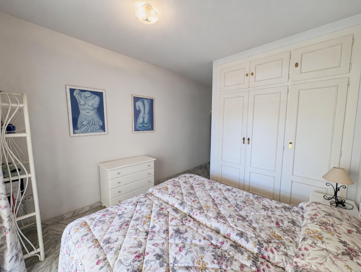 Piso luminoso con terraza, piscina y parking en Zona Sohail - Fuengirola