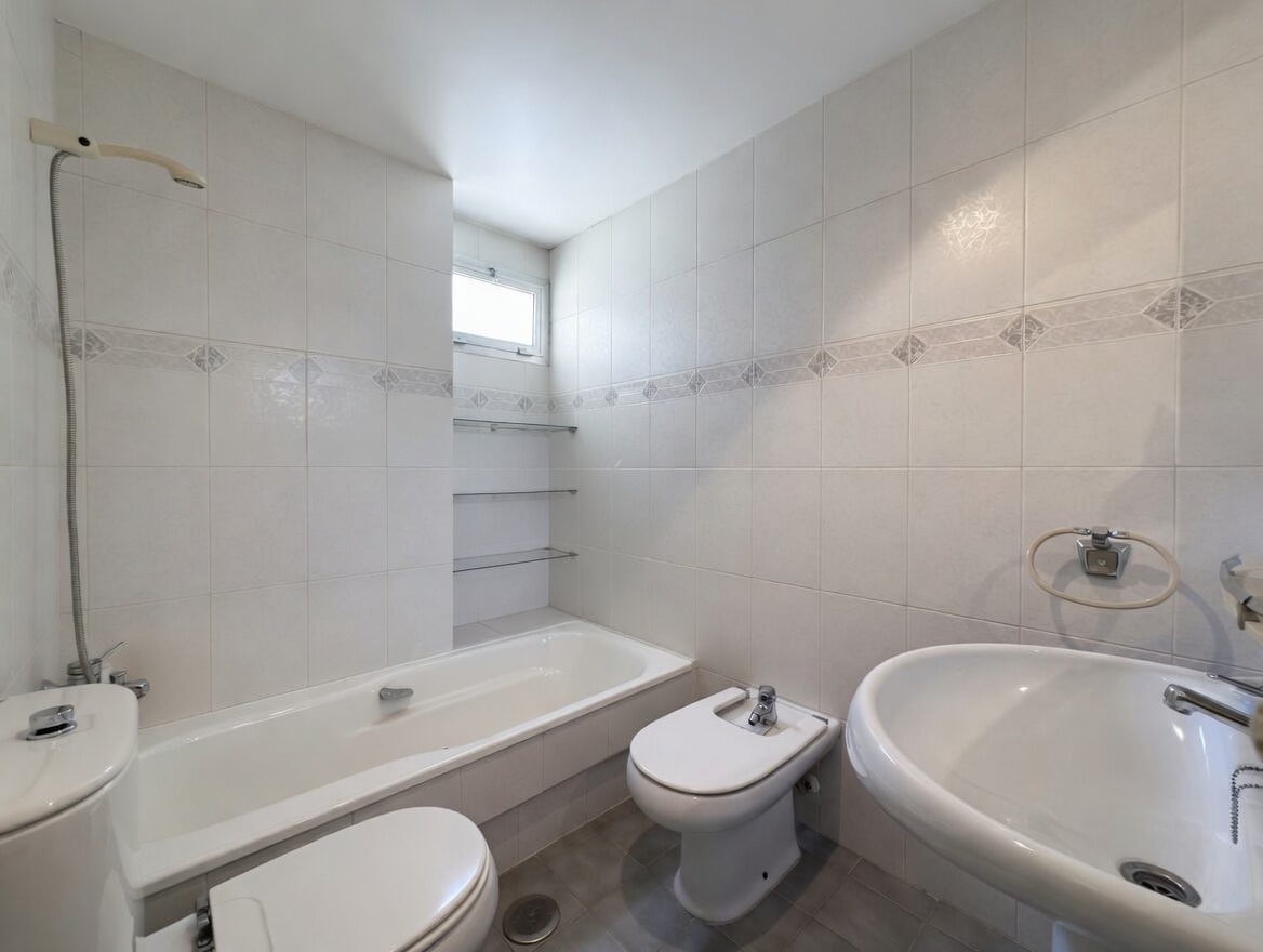 Piso luminoso con terraza, piscina y parking en Zona Sohail - Fuengirola