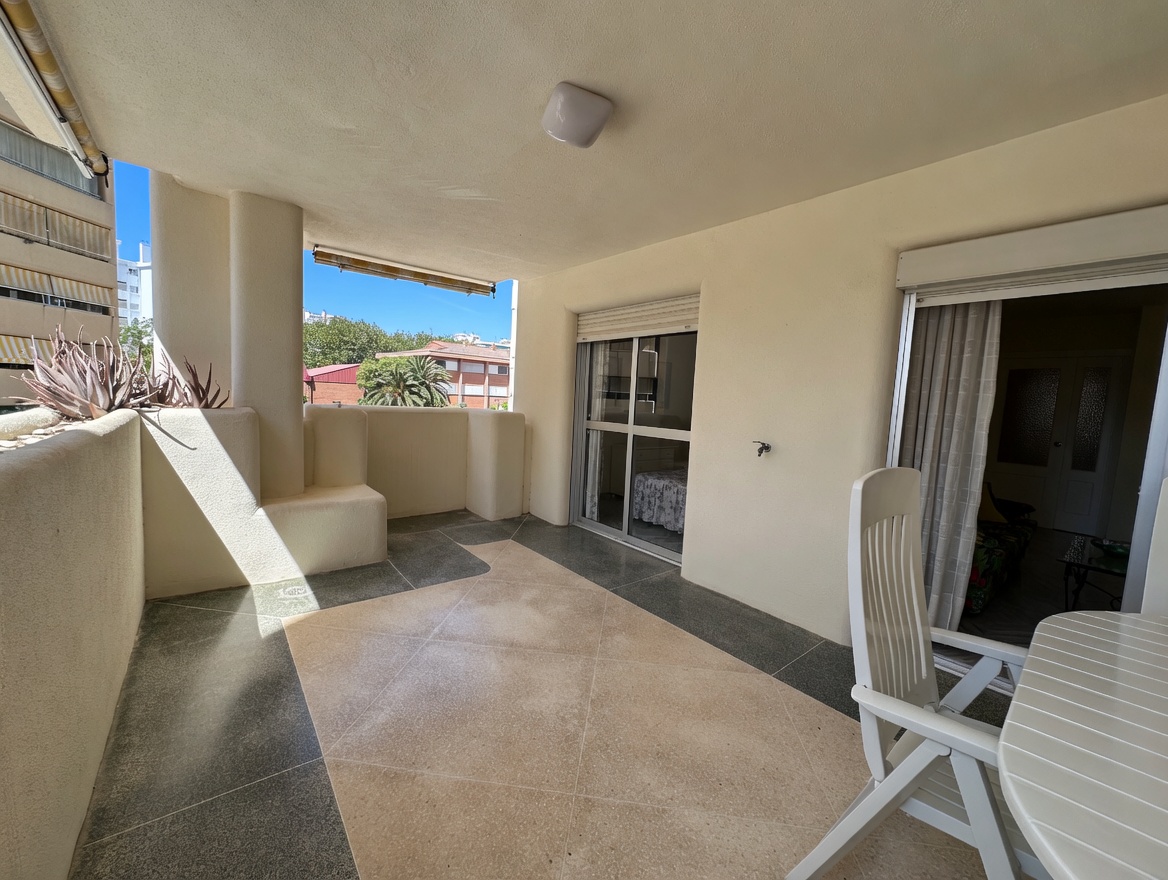 Piso luminoso con terraza, piscina y parking en Zona Sohail - Fuengirola