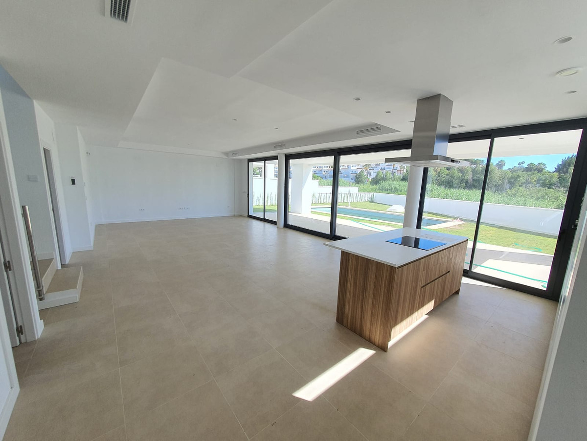 Villa en venta en Manilva