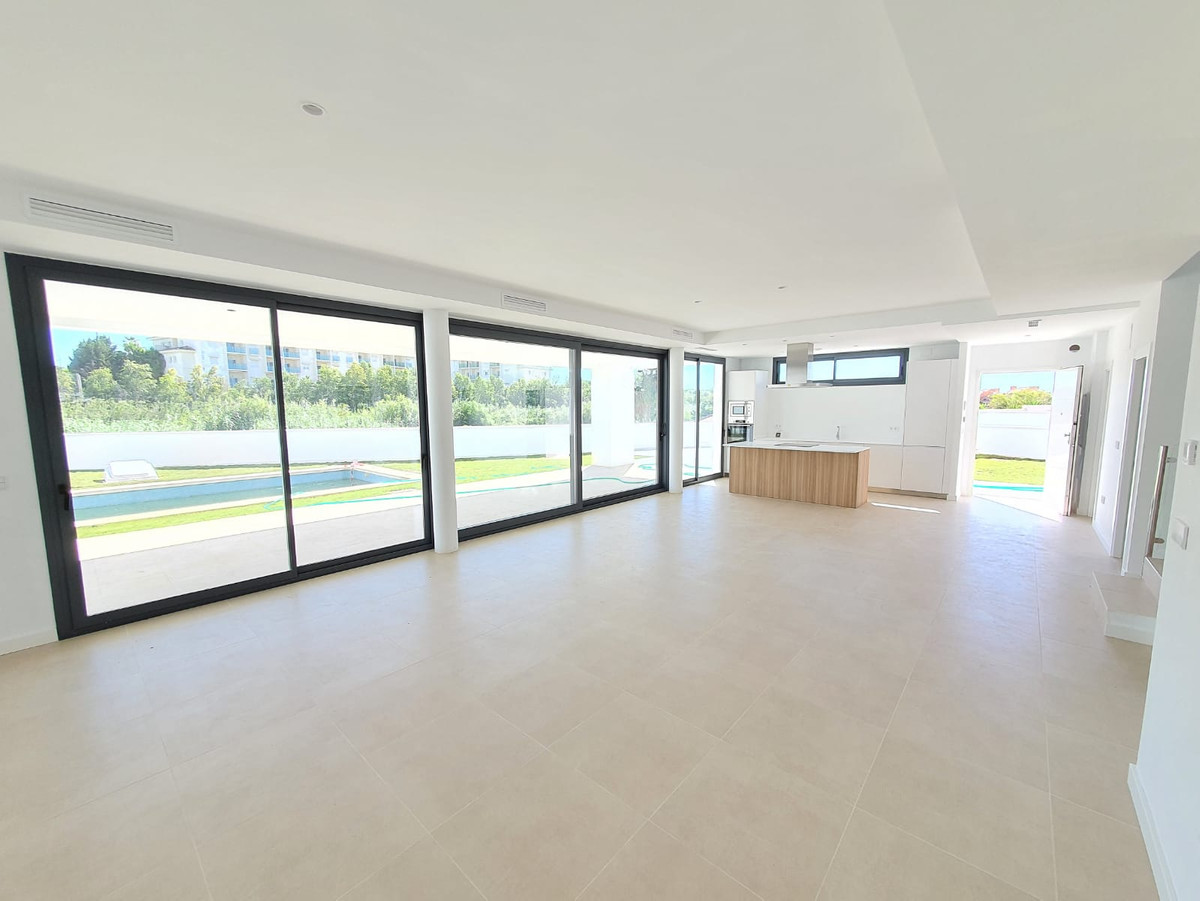 Villa en venta en Manilva