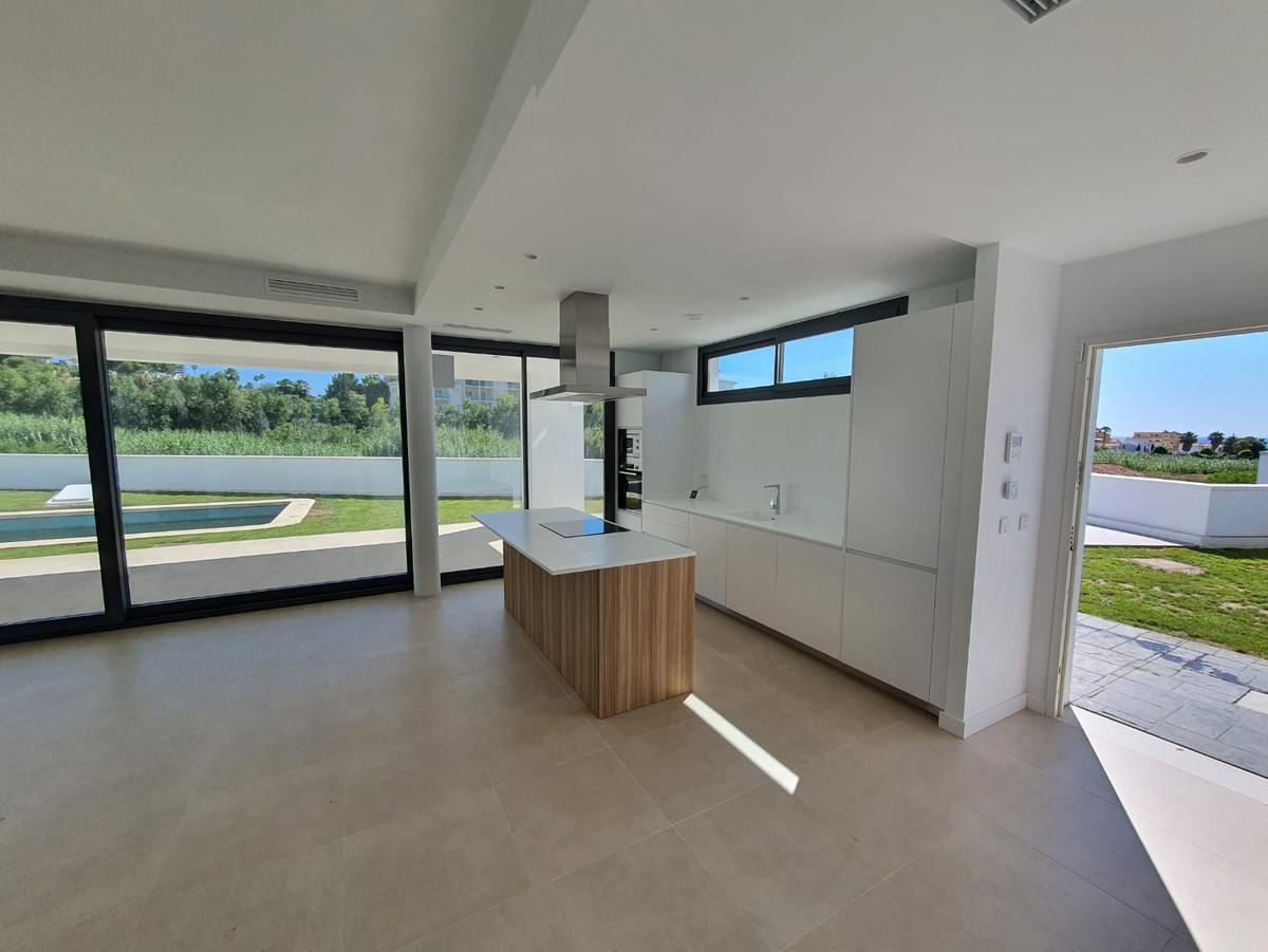 Villa en venta en Manilva