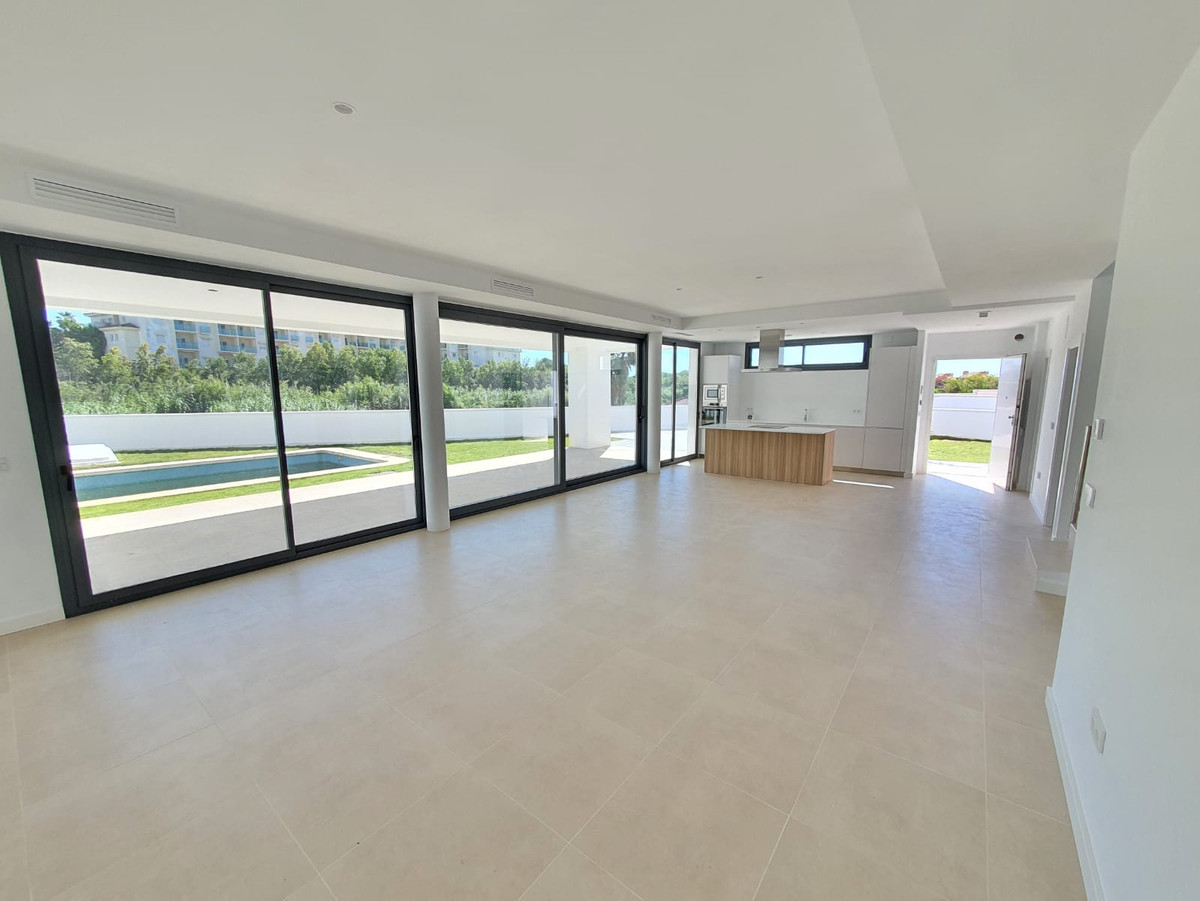 Villa en venta en Manilva