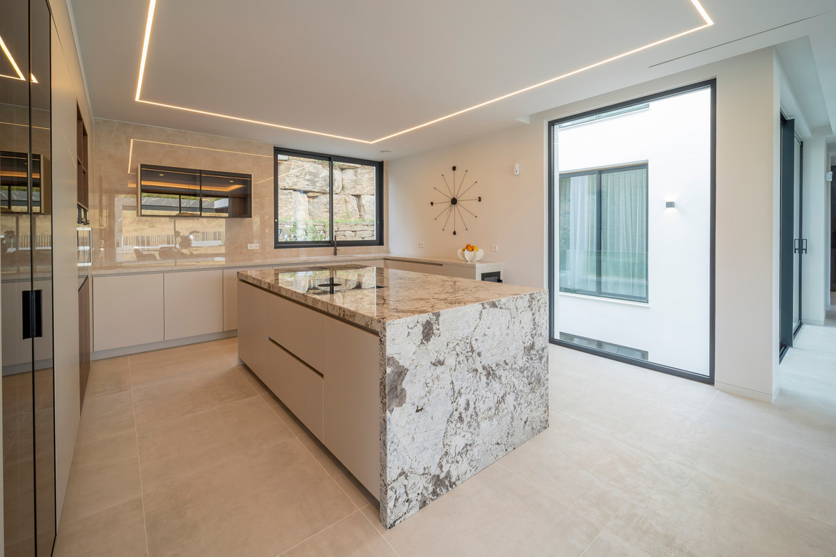 Villa en venta en El Paraíso (Benahavís)