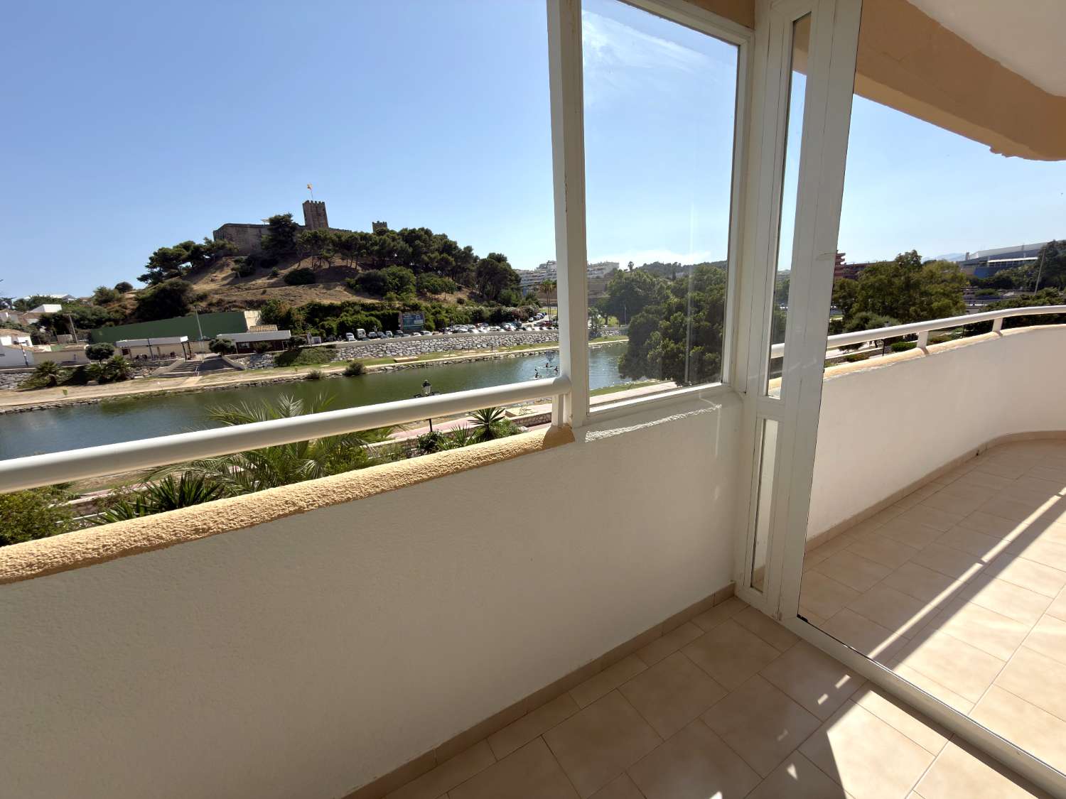 Appartamento con vista sul Castello Sohail e sul mare a Fuengirola