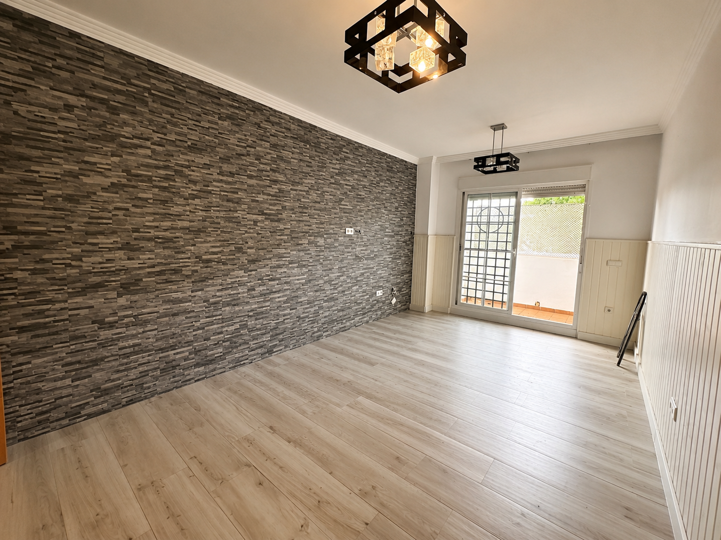 Exclusiva vivienda con terraza en urbanización privada