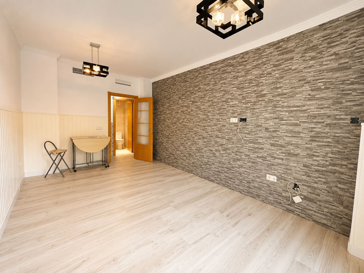 Exclusiva vivienda con terraza en urbanización privada