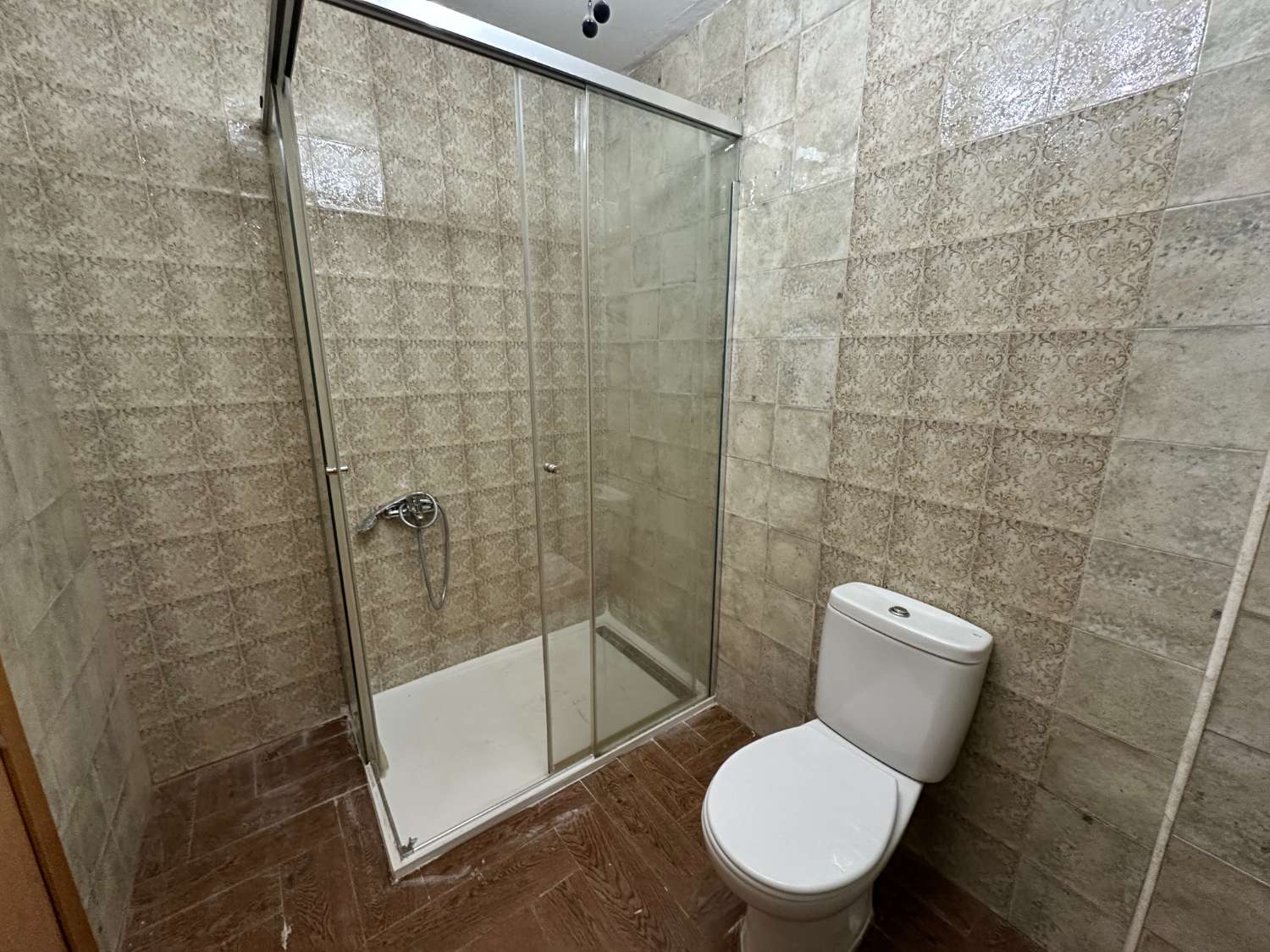 Exclusiva vivienda con terraza en urbanización privada