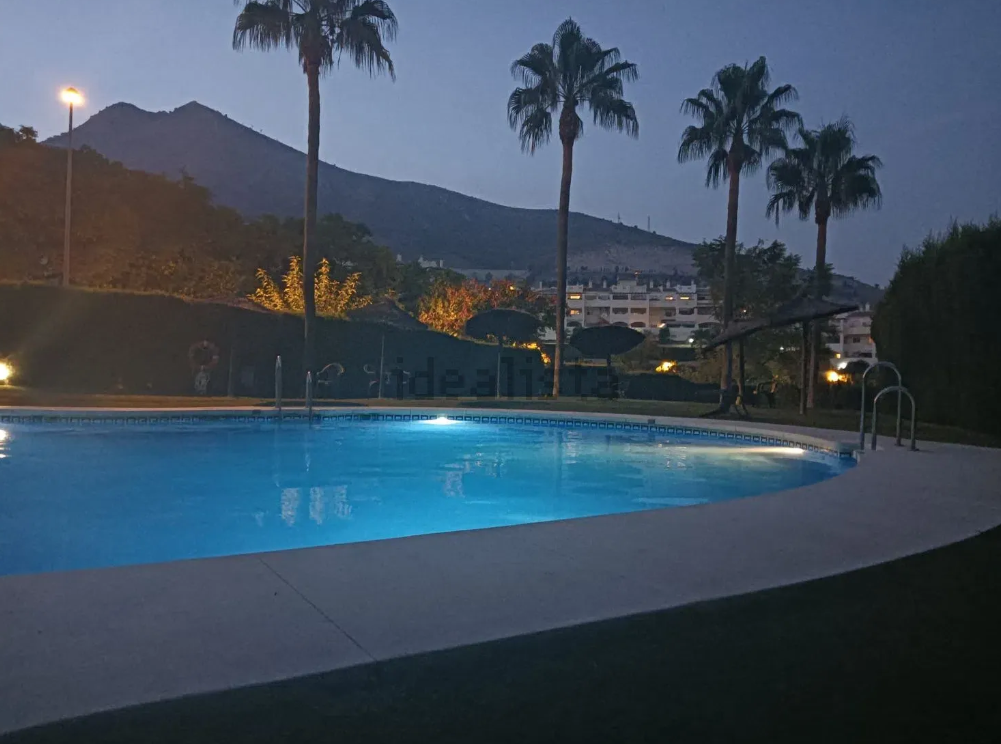Exclusiva vivienda con terraza en urbanización privada