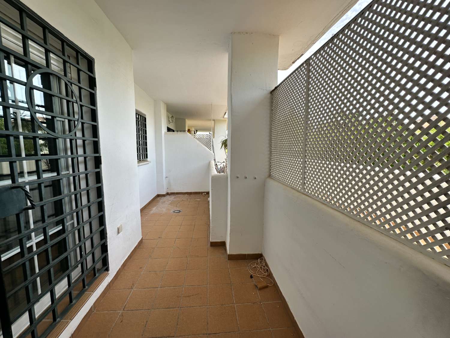 Exclusiva vivienda con terraza en urbanización privada