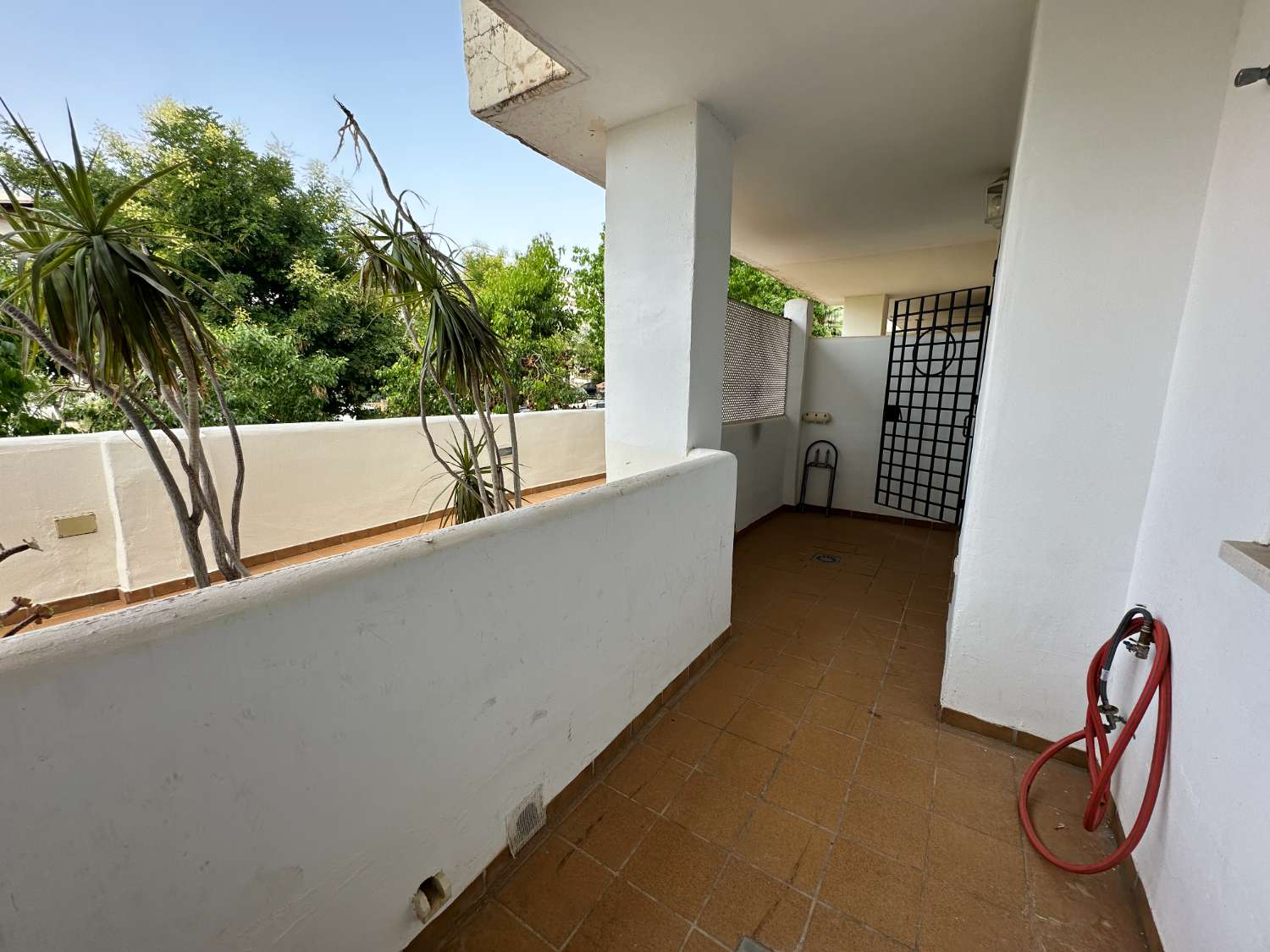 Exclusiva vivienda con terraza en urbanización privada