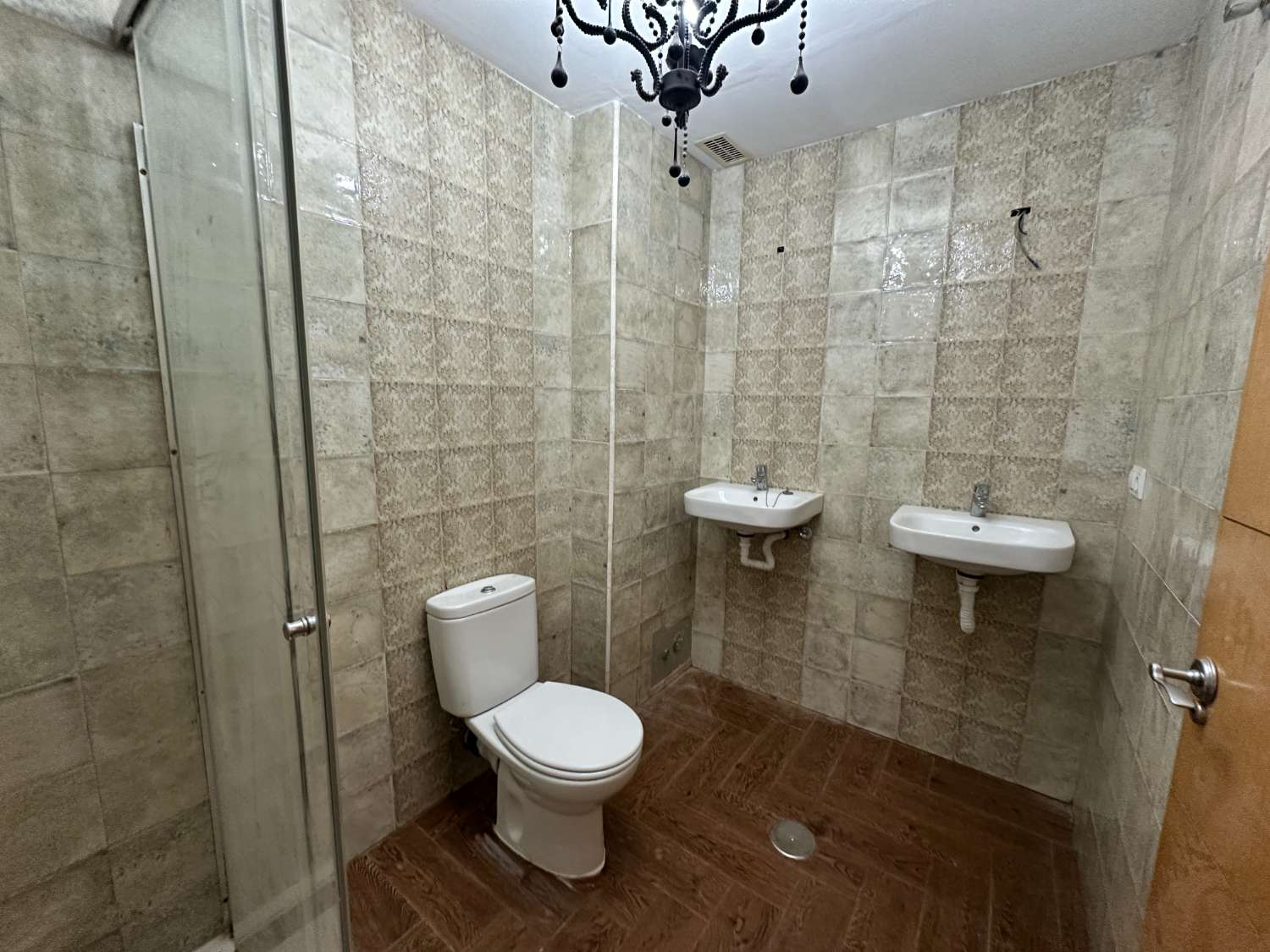 Exclusiva vivienda con terraza en urbanización privada