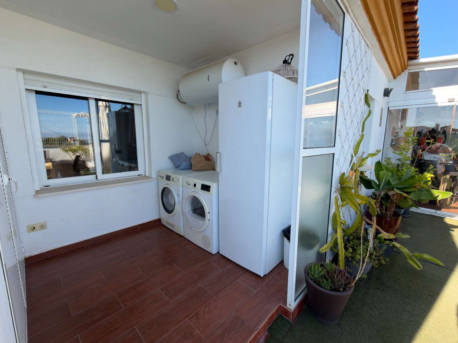 Ático con vistas al mar y a la montaña, y una terraza de más de 200 m² en Benalmádena