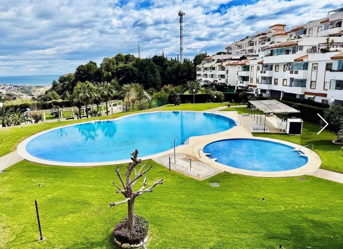 Ático con vistas al mar y a la montaña, y una terraza de más de 200 m² en Benalmádena