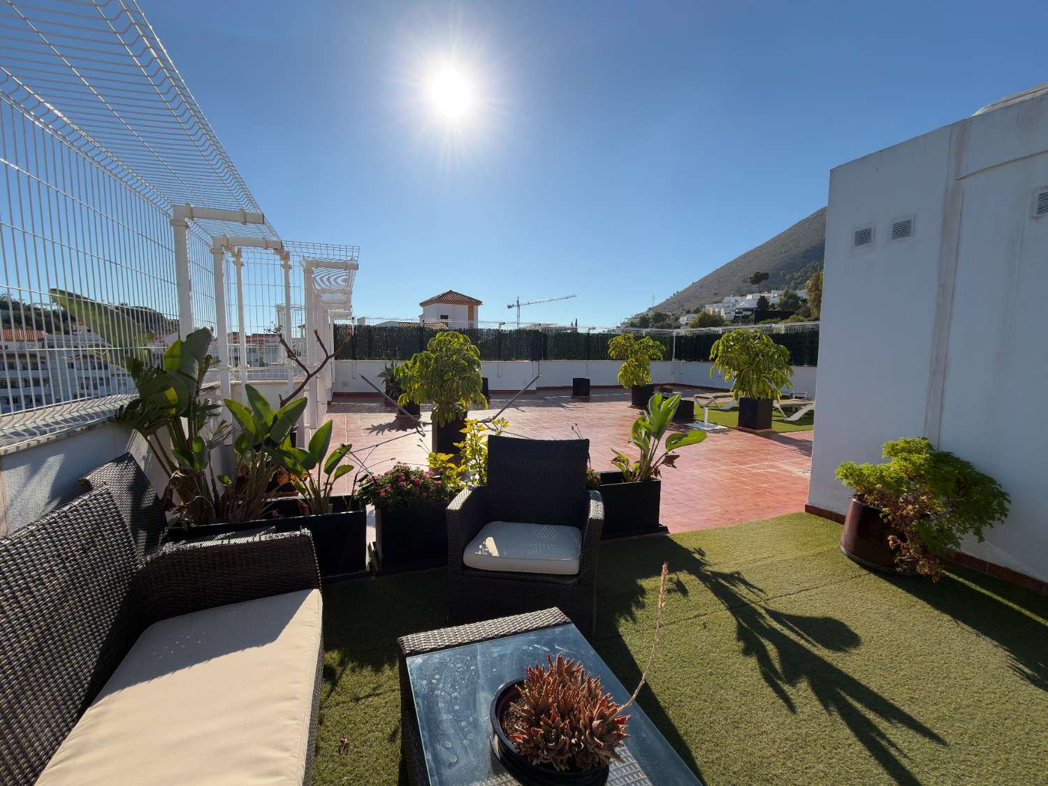 Ático con vistas al mar y a la montaña, y una terraza de más de 200 m² en Benalmádena