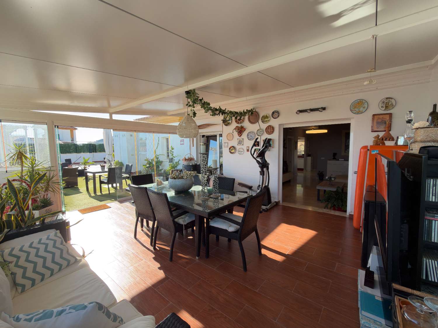 Ático con vistas al mar y a la montaña, y una terraza de más de 200 m² en Benalmádena