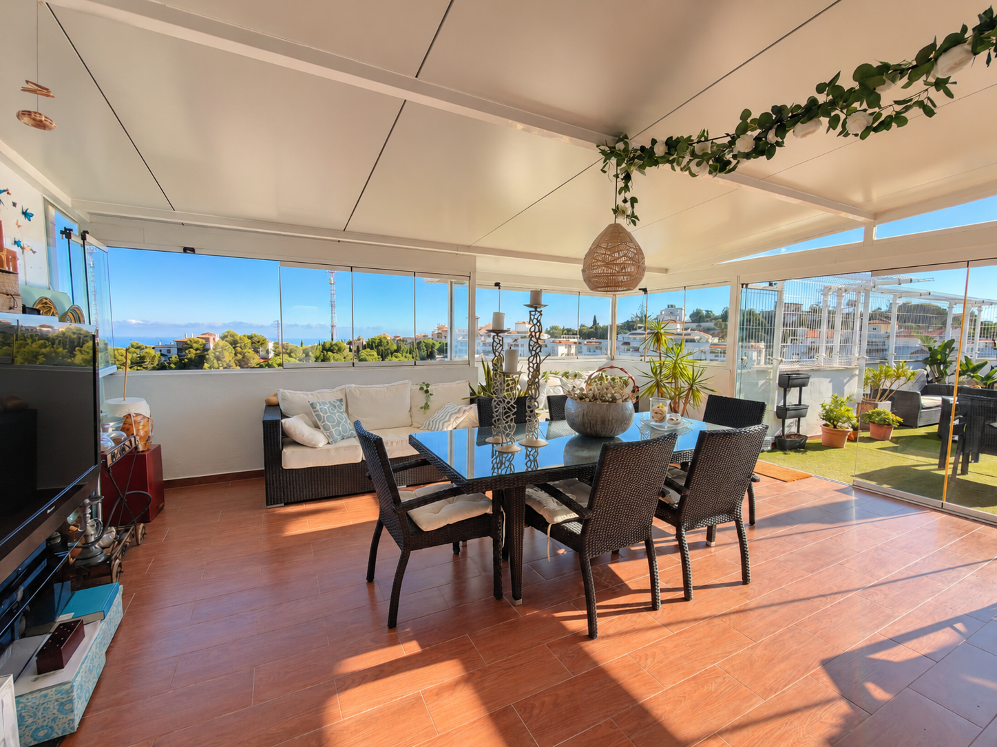 Ático con vistas al mar y a la montaña, y una terraza de más de 200 m² en Benalmádena