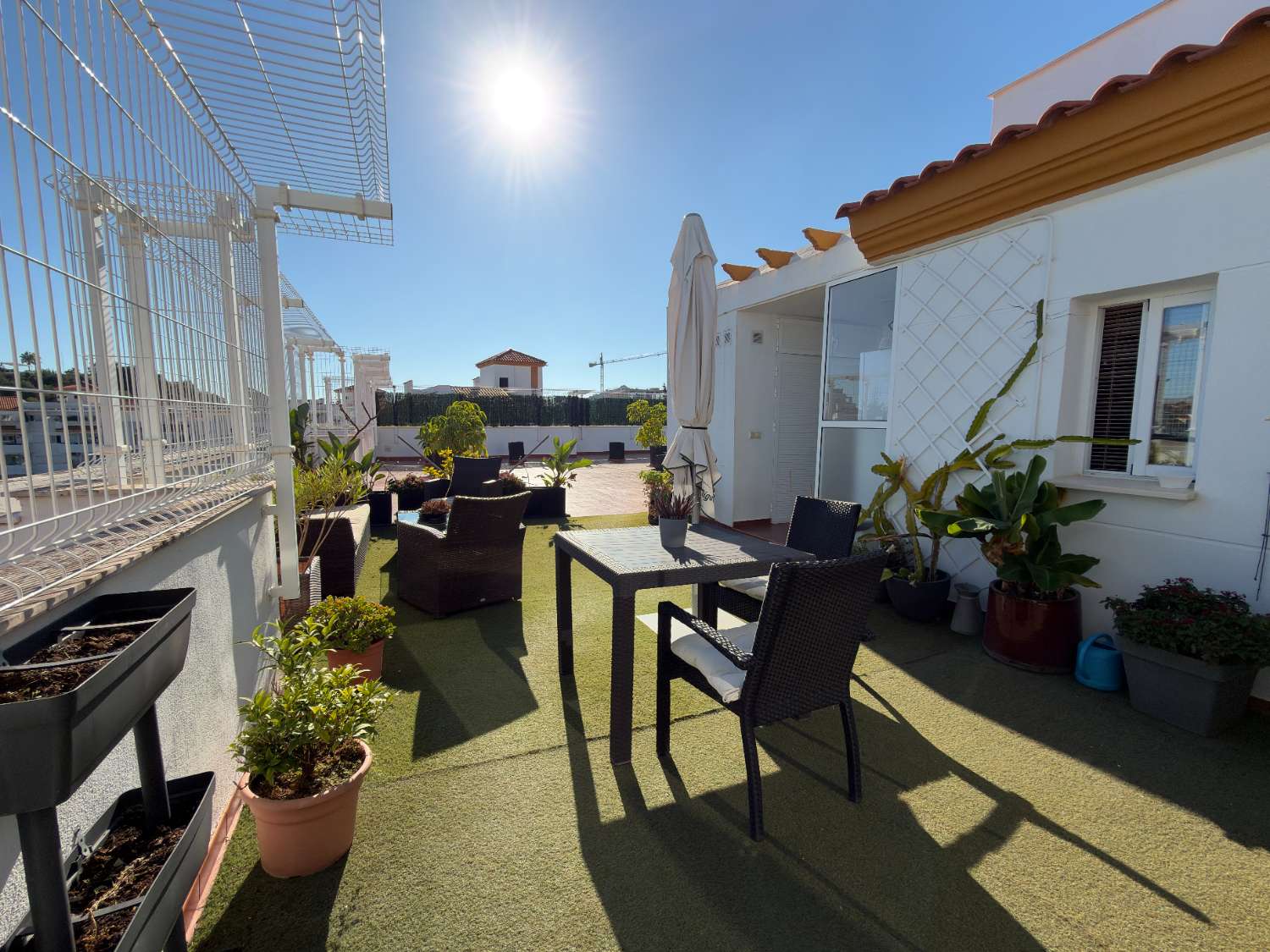 Ático con vistas al mar y a la montaña, y una terraza de más de 200 m² en Benalmádena