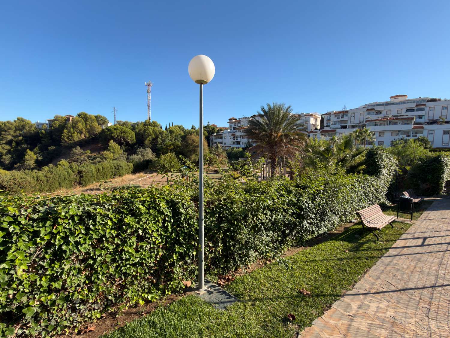 Ático con vistas al mar y a la montaña, y una terraza de más de 200 m² en Benalmádena