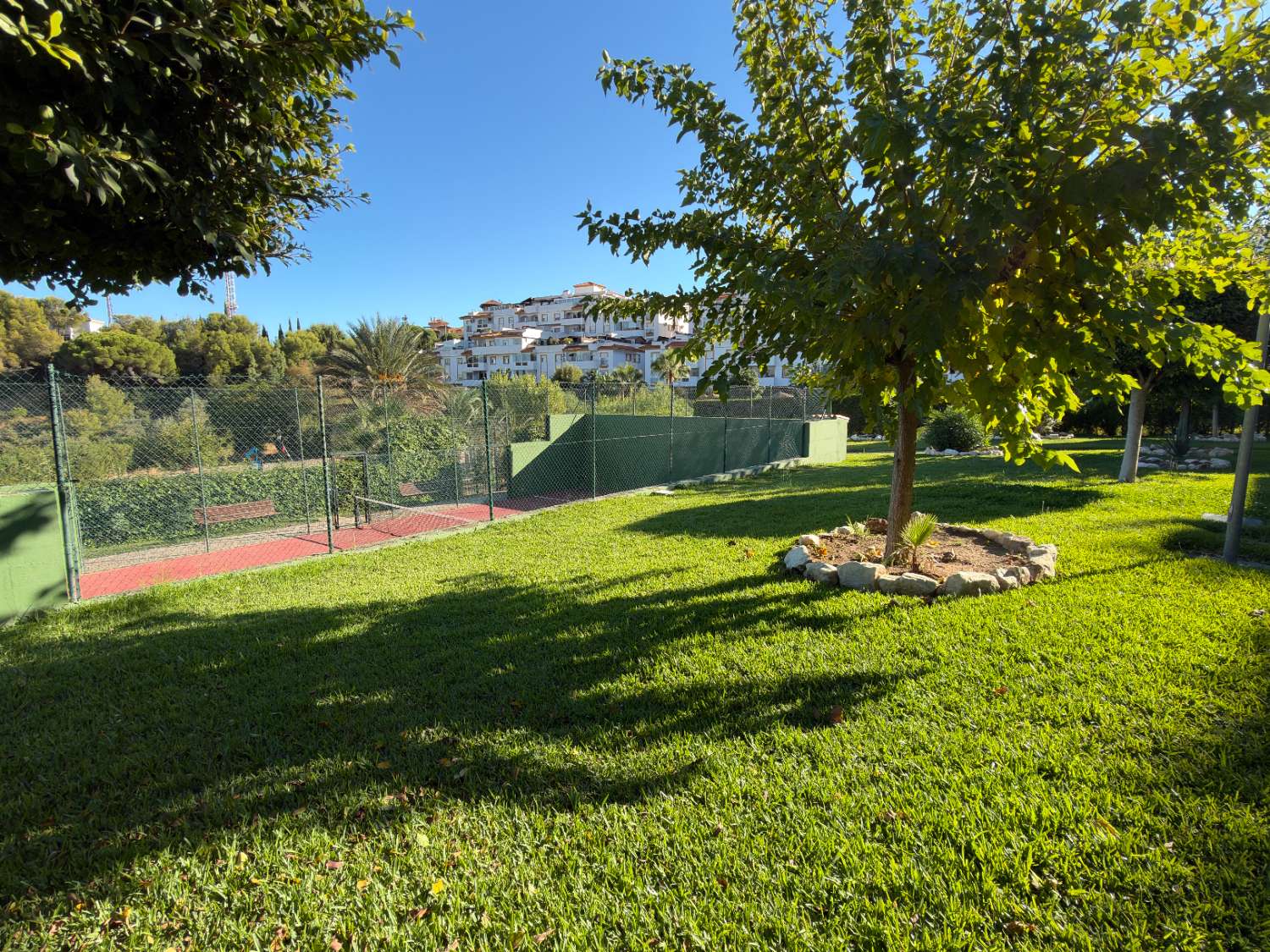 Ático con vistas al mar y a la montaña, y una terraza de más de 200 m² en Benalmádena